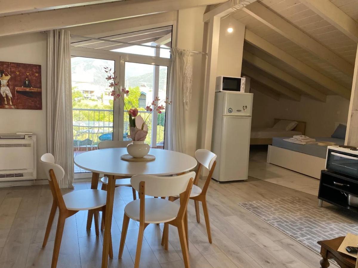 Sunny Apartment With Mountain View Patras Bagian luar foto
