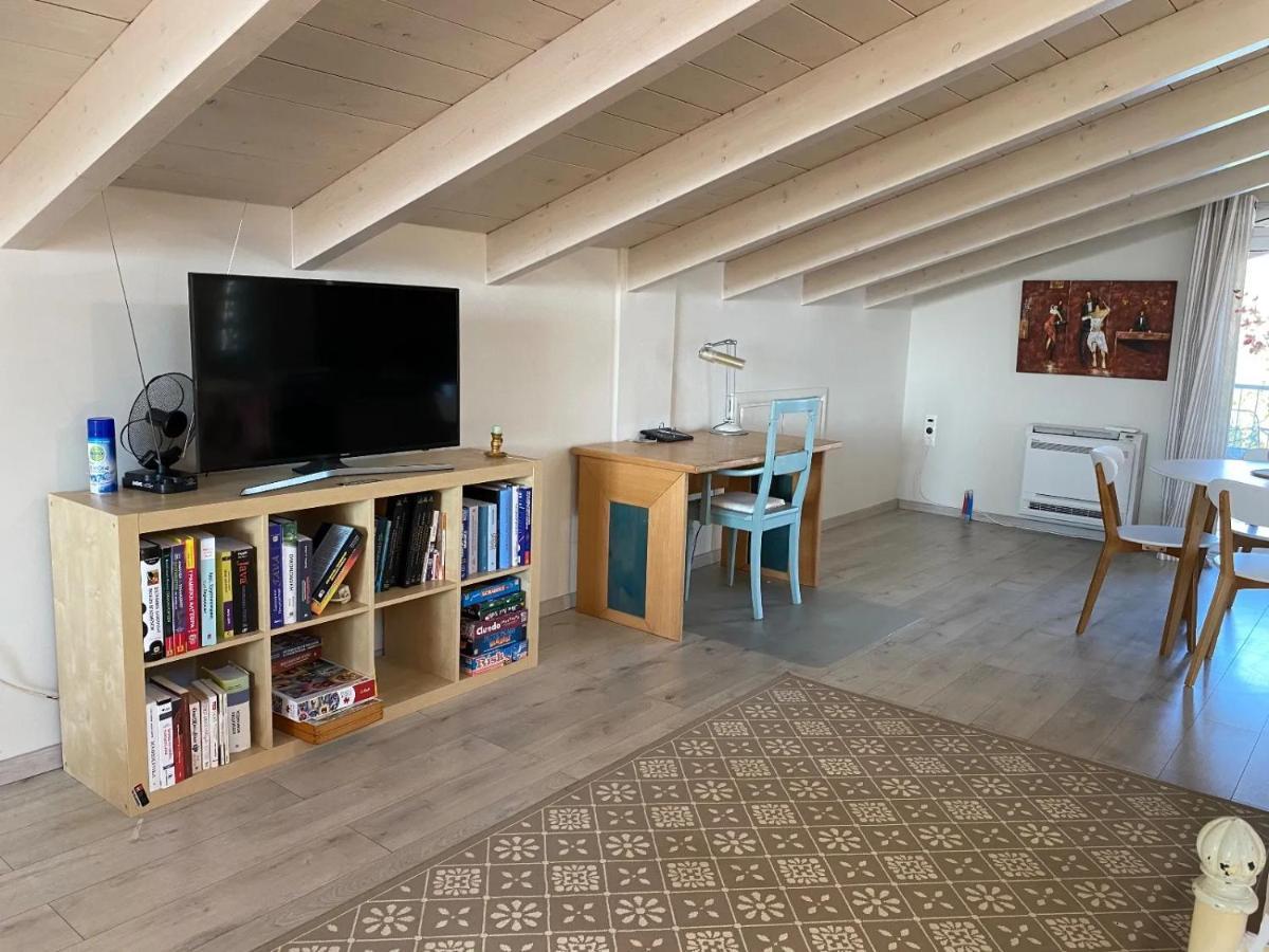 Sunny Apartment With Mountain View Patras Bagian luar foto